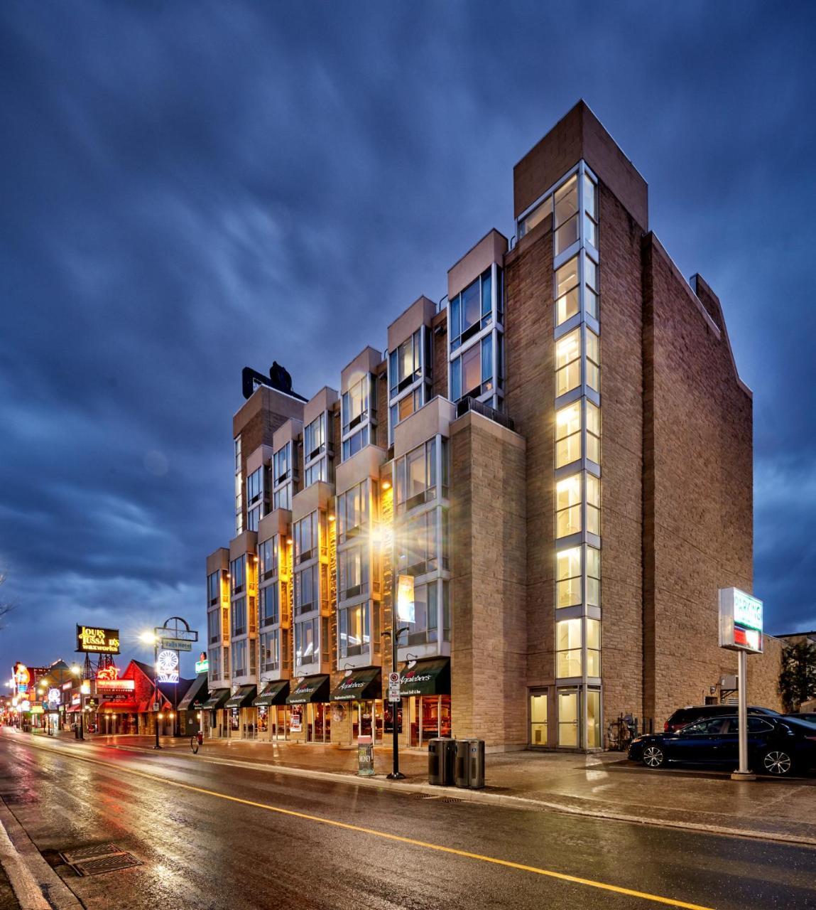 The Falls & Hotel 3*
